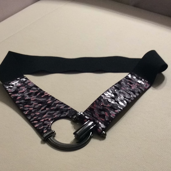 Leather silver buckle belt with elastic back. - Picture 7 of 7